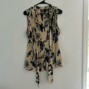 Fall 🍂 sleeveless blouse